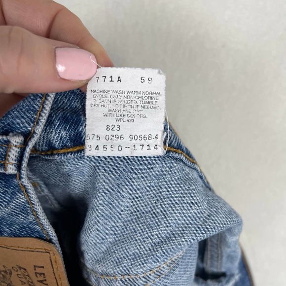 Vintage Levi's 550 Jean Short Cut Offs Orange Tab w/ Bleach Dyed Hem Women's 33 - Picture 6 of 9